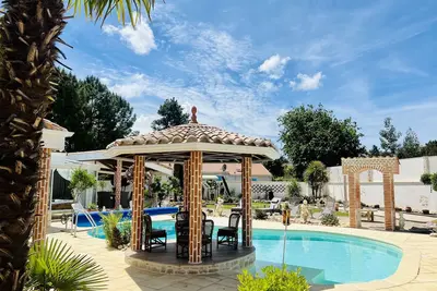 Image de Maison De Charme Proche Des Plages Avec Tout Confort Piscine Jardin Spa