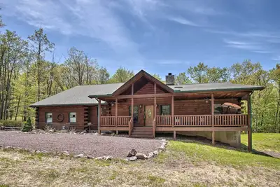 Image de Furnished Deck, Hot Tub & Grill: Poconos Cabin!