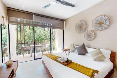 Image de Second-Floor Studio w/Free WiFi, Kitchenette, Partial A/C, & Shared Outdoor Pool