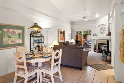 Image de Light, Bright, Stylish little Condo with a great layout! Columbine - S086