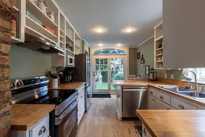 Image de Home Away Haven - Great Location! - Perfect for a summer getaway!