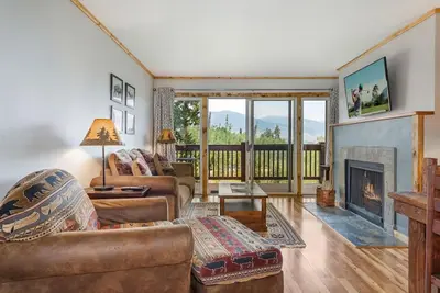 Image de Scenic Wildernest Condo: Deck, Lake and Mountain Views, Central Location, Near 7 Major Ski Areas