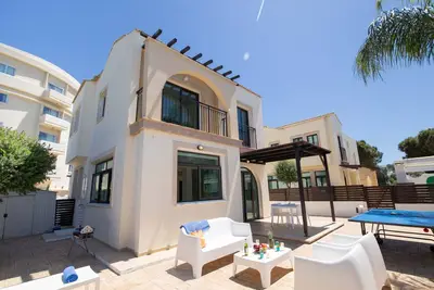 3 bedroom villa in the center of Protaras
