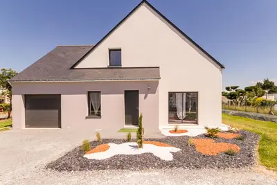 Image de Maison moderne à 100m de la mer avec jardin clos, garage, WiFi, proche camping avec commerces, animaux Ok