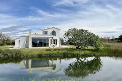 Image de Maison de vacances 5*, quelque part en Camargue au milieu des étangs