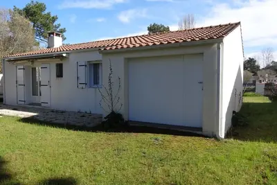 Image de Charmante maison boisée près de la plage - 4 pers, animaux sur demande, jardin clos, calme assuré