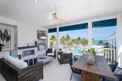 Image de Islamorada Penthouse with Private Beach & Pool!