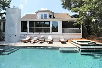 Image de Newly Renovated 1 Block from Beach w/Pool! ~The Jolly Folly