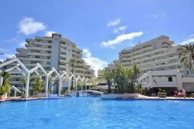 Image de Beachfront apartment Benalbeach