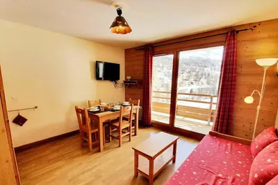 Image de À 150m des pistes de ski, 2ème étage, piscine, balcon, parking, télévision, casier à ski, 32m², Vars