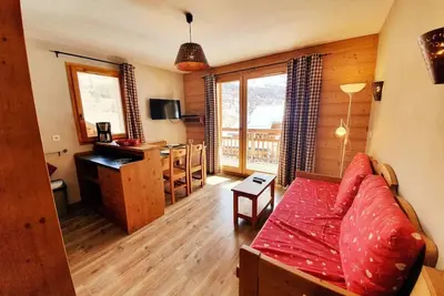 Image de À 150m des pistes de ski, 3ème étage, piscine, balcon, parking, télévision, casier à ski, 32m², Vars