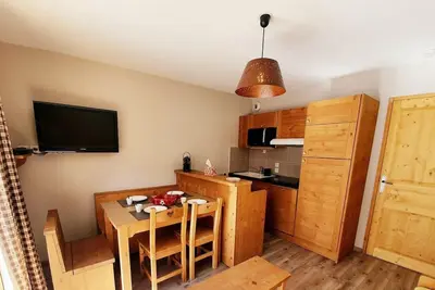 Image de À 150m des pistes de ski, 4ème étage, piscine, balcon, parking, télévision, casier à ski, 32m², Vars