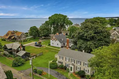 Image de Ideal Madison vacation home just steps to private beach!