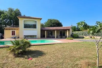 Villa with pool 10 kms from the sea and 1 km from Lac de l'Aréva