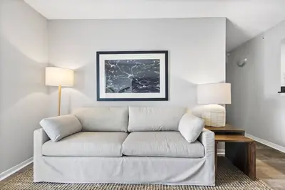 Image de Kasa | Bright & Airy 2 Bd + Free Parking | Delray Beach