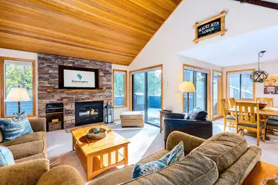 Maur32-Sunriver Vacation Home with Hot Tub