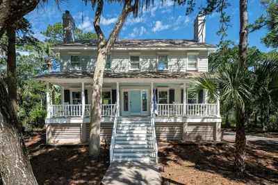 Image de Lowcountry Splendor w/Marsh Views! Pet Friendly! Amenity Cards! Sleeps 12! Amenity Cards!