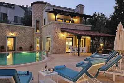 Image de Modern Three Bedroom Stone Villa With Large Private Pool, Roof Terrace & Garden.