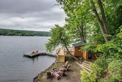 Image de Bluff`s Charm: private lake home on Keuka Lake with private beach area, single story home