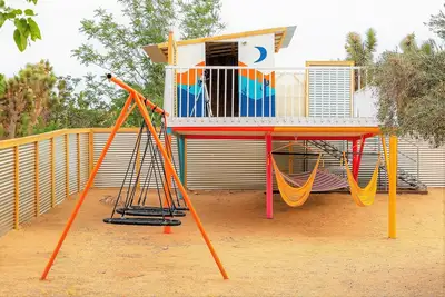 Image de ★DesertGold Playhaus★3bd StarGazing Retreat, FirePit, Bbq, Yoga, GameRoom★