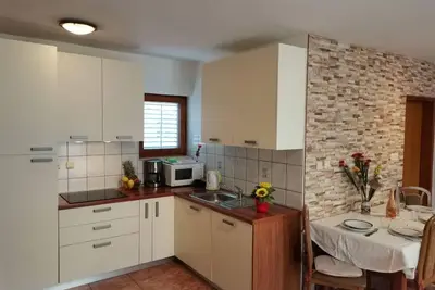 Image de Appartement de vacances Starigrad Paklenica pour 1 - 5 personnes avec 2 chambres Ă coucher - Maison