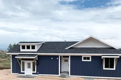 Image de New Construction Sweetwater's Bear Lake Coastal Lake House Retreat
