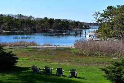 Image de Sun Drenched Waterfront Cape Cod Escape!