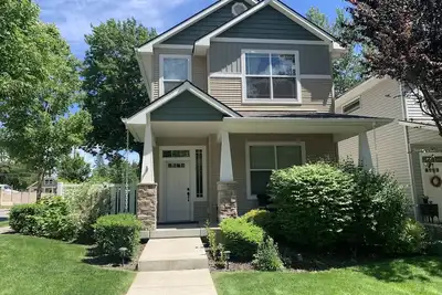 Image de Downtown Cottage House is walking distance to the lake and downtown Cda.