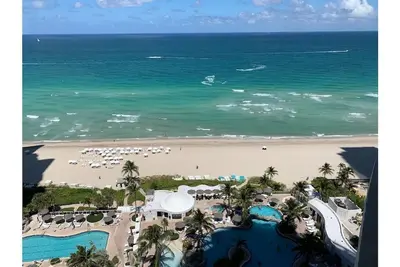 Image de LuxurVacation - Beach Resort Direct Ocean Front View
