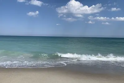 Image de Inspiration by the Sea 2Bedroom 2Bath Condo sleeps 6 -Across street from Ocean