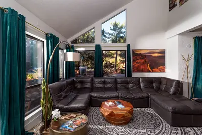 Image de Boutique Style Home w/Indoor Hot Tub