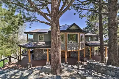 Image de Hot Tub, Pool Table: Luxe Reno Chalet w/ Mtn View!