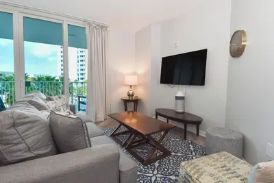 Image de 4th Floor condo at The Palms of Destin with Seasonal Beach Shuttle!