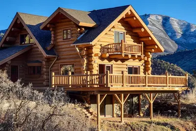 Image de Mountain Retreat w/ Deck: Ski, Soak, Golf & Hike!
