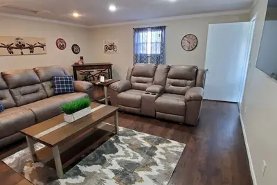 Image de 6681 Cincinnati Dayton · ✪ Pet Friendly Home ✪ Fenced in Yard ✪ Renovated ✪