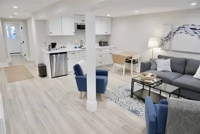 Image de Beautiful & Modern-near Subway Parking!