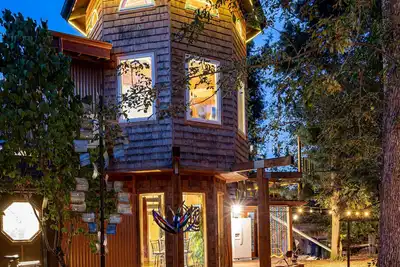 Image de Aloft Apartment - Above It All (Not in a Box! )