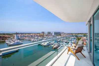 Image de \"Nautico: Luxe 1 Br Condo, Rooftop Pool + 20% Off! \"