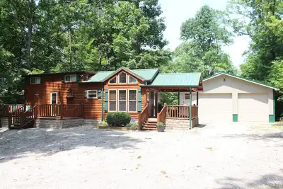 Image de \"Shore Thing\", Cozy Lake Cumberland Cabin - Hot Tub, Fire Pit, Minutes from Lake