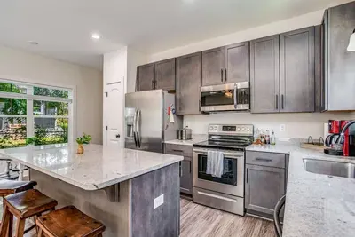 Image de Near Downtown, Dining & Base - Beach Flow Bungalow