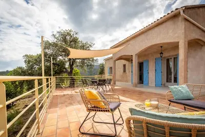 Image de Villa Nepita 93m² Au Coeur Des Vignes Avec Une Vue Imprenable Sur La Mer