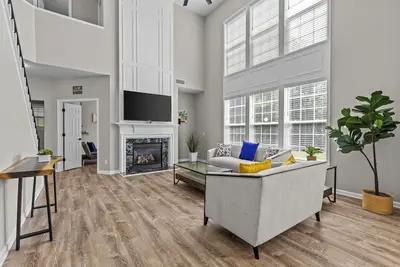 Image de Upscale Family Home in Prime Reavencrest Location
