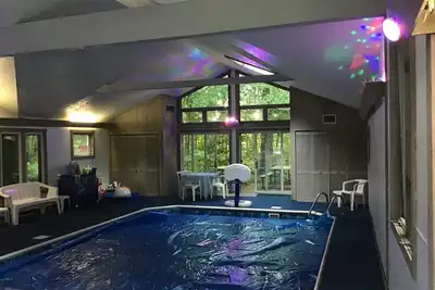 Image de Indoor Pool, game room, 6 BRs, 4. 5 bath, sleeps 14, wheelchair access, pets ok!