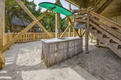 Image de Summer Savings - Oceanview Dog Friendly w/ Nearby Beach Access, Hot Tub, & Porch