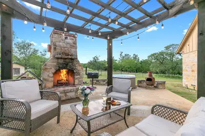Image de Luxury Home with Hot tub, Fire Pit & Hill Country Views