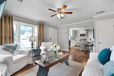 Image de Charming Home Just 4 Blks from Main St!