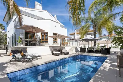 Image de Villa Angeles - Family Villa 2 min from the Beach