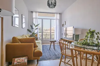 Image de Bright and comfy apartment with balcony