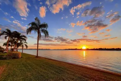 Image de Beautiful water front condo, grnd floor unit, large patio, 2 Bedroom, 2 Baths