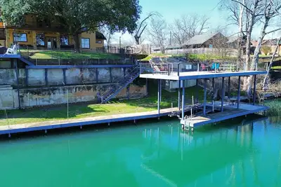 Image de Tejas River Haus- Waterfront, Hot Tub, Close to Nb
